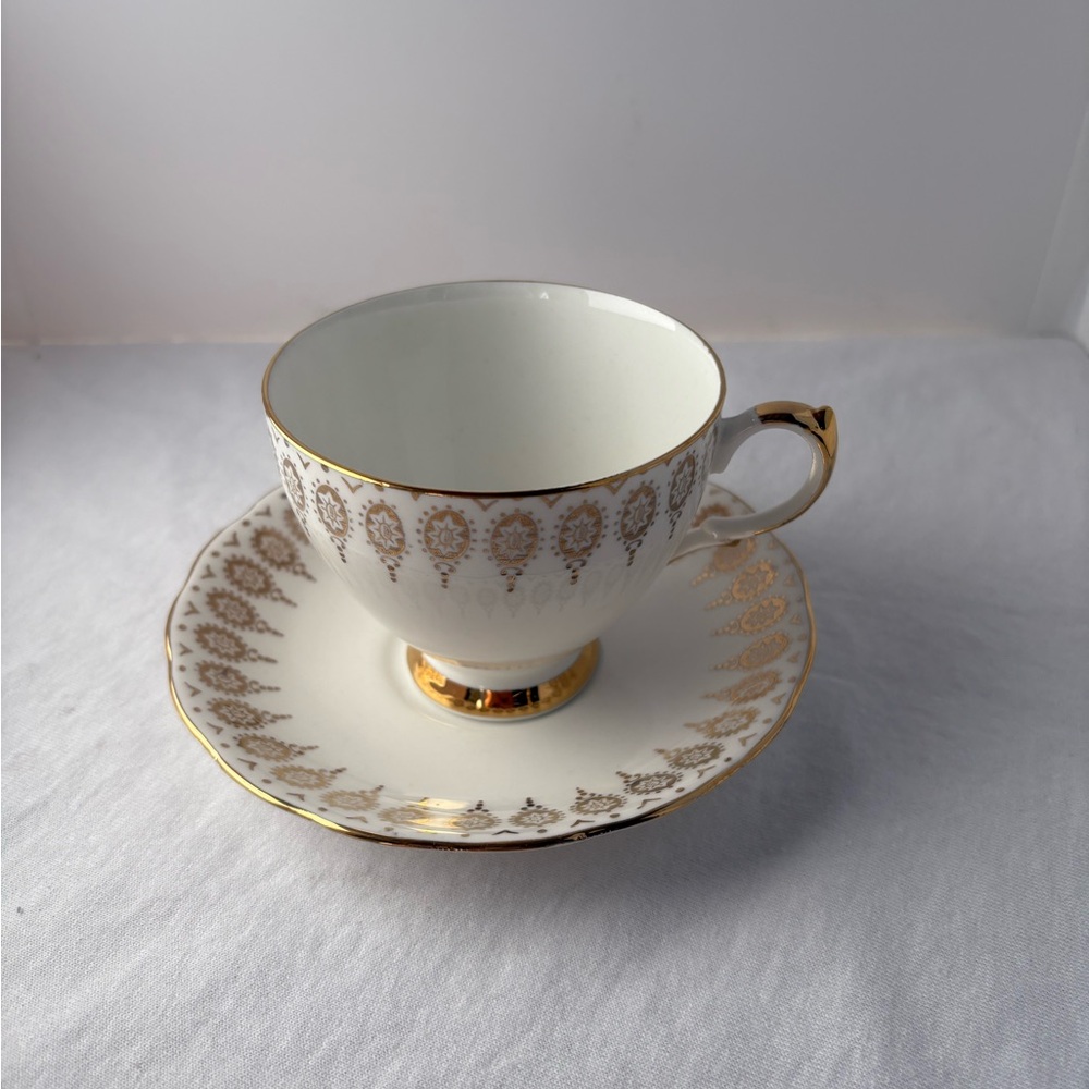 Vintage Queen Anne Teacup Set